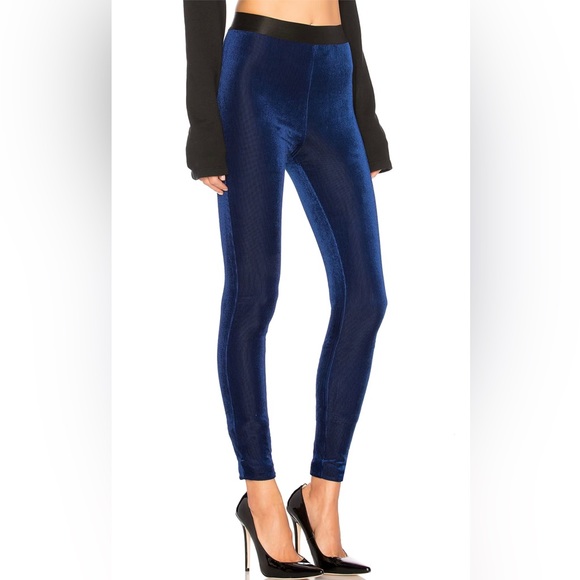 Lovers + Friends Beautiful velvet-feel blue leggings - Picture 3 of 10
